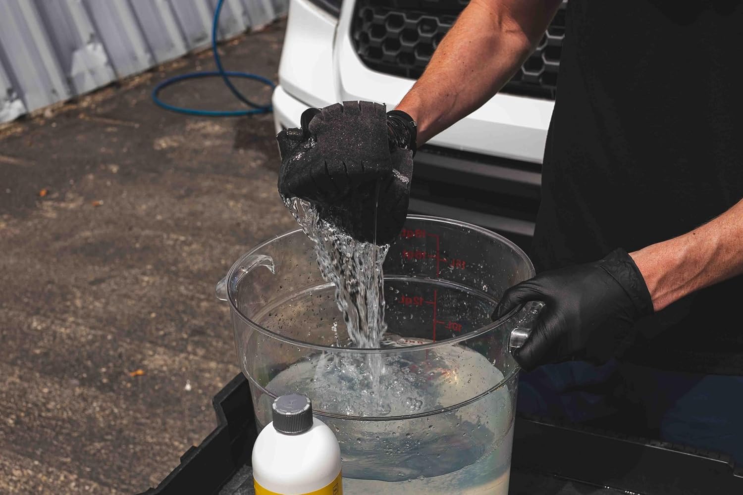 The Rag Company - Ultra Safe Sponge - Latest Foam Technology Safe for All Types of Paint and Wheel Finishes - Easy-to-Hold Ergonomic Grip for Wash Bucket and Rinseless Washing - Dark Grey - Image 6