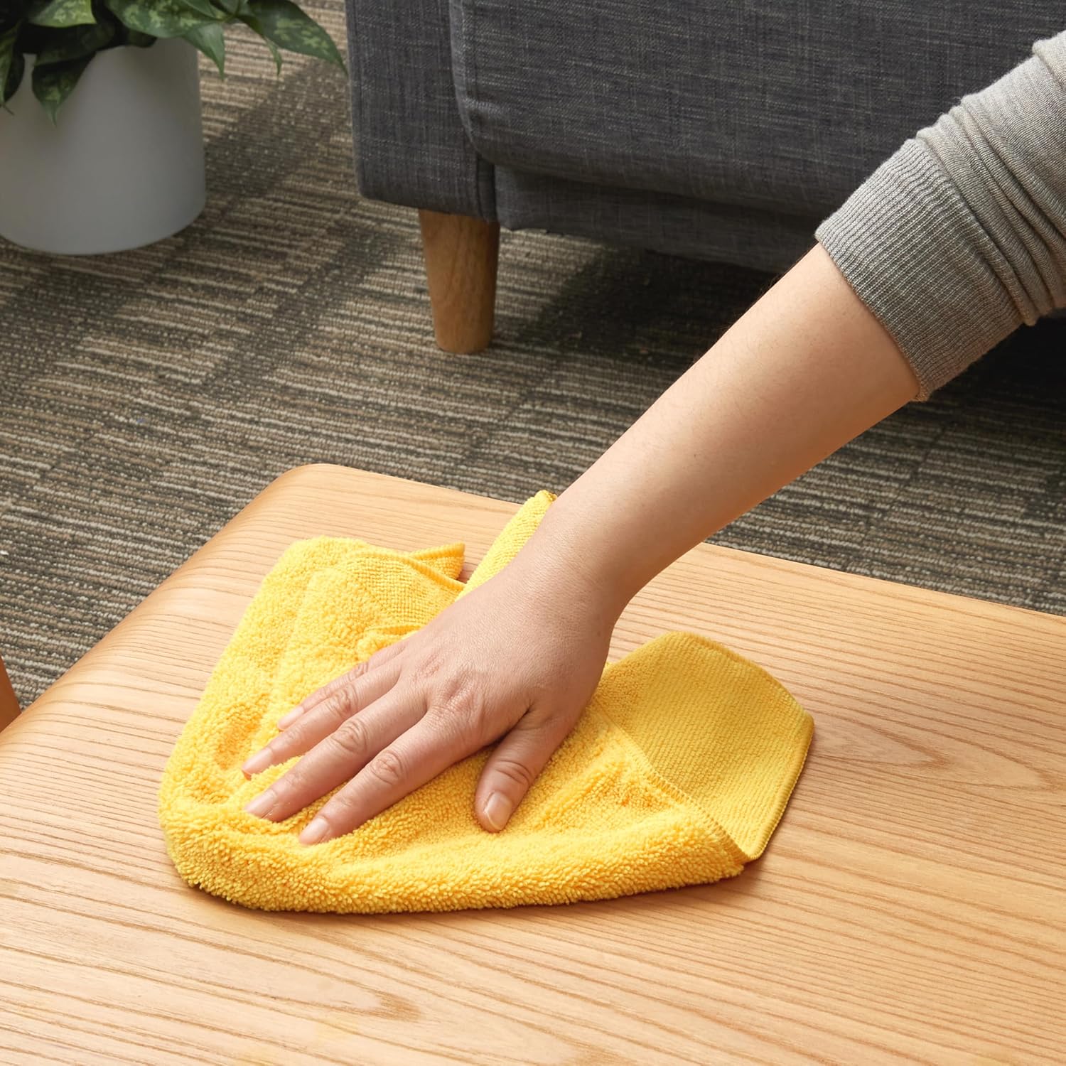 Amazon Basics Microfiber Car Drying Towels, Highly Absorbent, Lint Free, Scratch Free, Ultra-Soft, Car Detailing, Buffing and Polishing, 16" x 16", Yellow, 12-Pack - Image 7